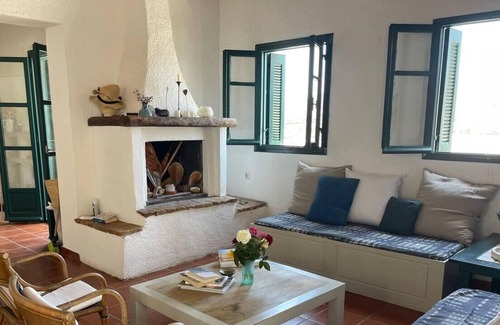 Korissia House | Charming two bedroom fisherman's house on Kea