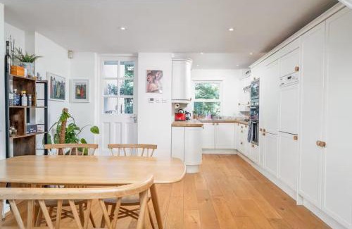 Shepherd's Bush House | Charming Two-Bedroom in Shepherds Bush