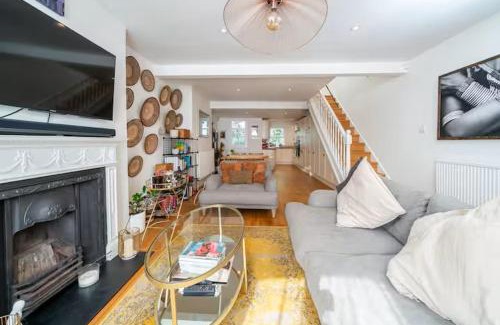 Shepherd's Bush House | Charming Two-Bedroom in Shepherds Bush