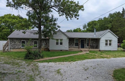Madison House | Charming Urban Country House! Minutes to Downtown