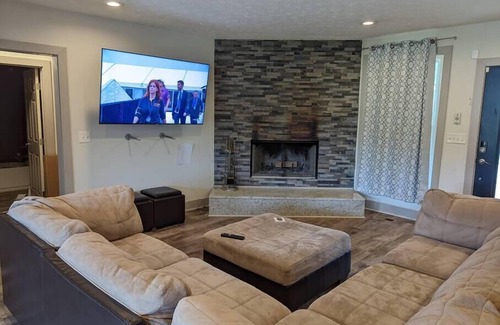 Madison House | Charming Urban Country House! Minutes to Downtown