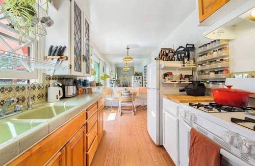 Ocean Park House | Charming Venice Bungalow blocks from the Beach!