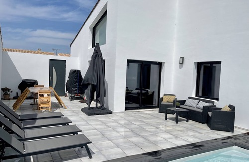 Villedoux House | Charming villa just outside La Rochelle with heated pool.