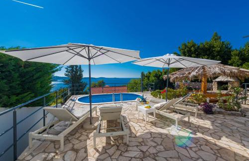 Plat House | Charming Villa Svagusa with Sea View