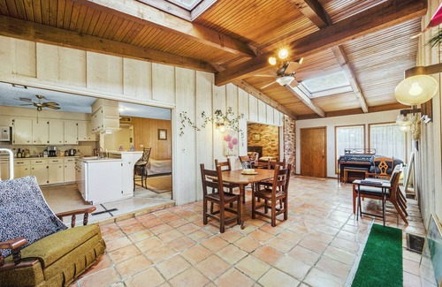 Lawton Villa | Charming villa with 1 huge bedroom and AC, WiFi in beautiful Lawton