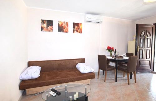 Zbandaj House | Charming Villa with Pool in Zbandaj