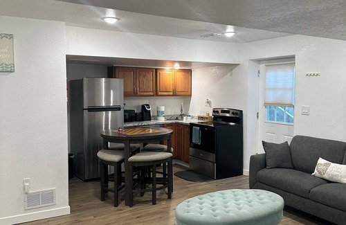 Aurora Apartment | Charming walkout basement in a beautiful Murphy Creek Golf course neighborhood.