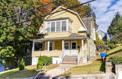 Waterbury Apartment | Charming Waterbury Gem w/ Smart TVs Near Skiing!