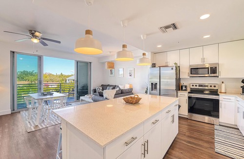 North Trail Condo | Charming Waterfront 1/1.5 Beautiful Sunsets at the Strand!