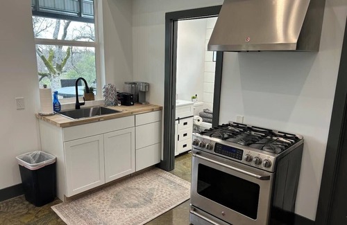 Millville Apartment | Charming Waterfront Studio with AC and WiFi in lovely Millville