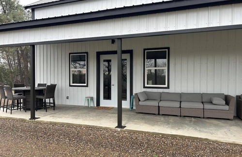 Millville Apartment | Charming Waterfront Studio with AC and WiFi in lovely Millville