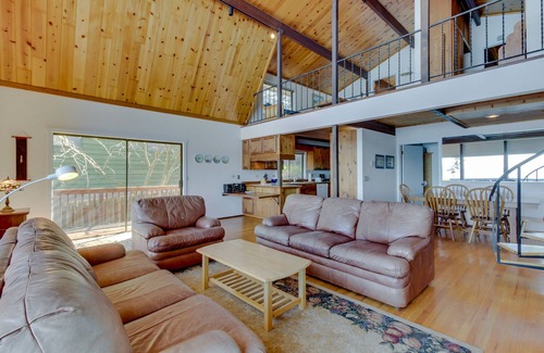 Lopez Island House | Charming Waterfront Home w/Epic Views, Close to Beach - One Dog OK