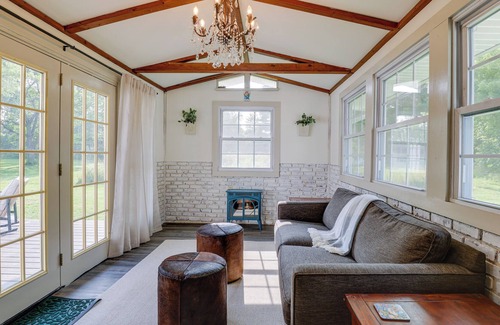Town of Torrey Cottage | Charming Wine Trail Retreat: Walk to Seneca Lake!