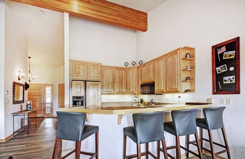 Baldy Mountain House | Charter Ridge 60: Spacious 4BR townhome in Breckenridge with ski area views and hot tub!