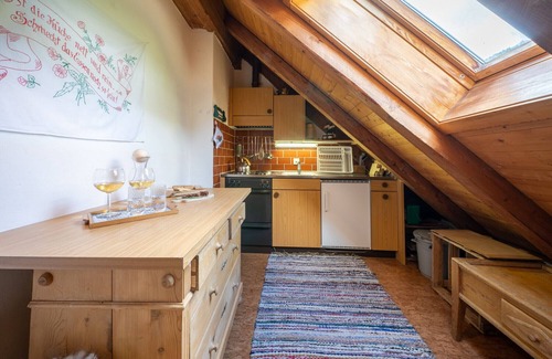 Vna Apartment | Chasa Rosa 3: 3.5-room apartment in the idyllic and sun-drenched mountain village of Vnà