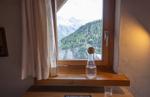 Vna Apartment | Chasa Rosa 3: 3.5-room apartment in the idyllic and sun-drenched mountain village of Vnà