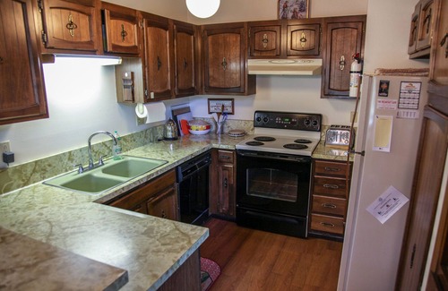 Mammoth Lakes Condo | Chateau Blanc 25 Cozy with Gorgeous Mountain Views, On the Shuttle Route, by RedAwning