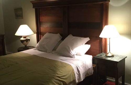 La Bastide-de-Serou Bed & Breakfast | Chateau du Val Larbont