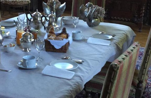 La Bastide-de-Serou Bed & Breakfast | Chateau du Val Larbont