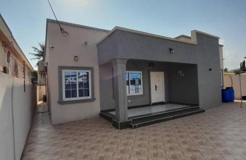 Ashaiman House | Chateau Eyram