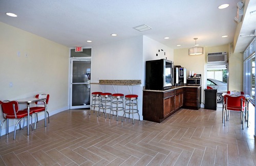 Bostroms Lower Ormond Beach Hotel | Chateau Mar Beach Resort