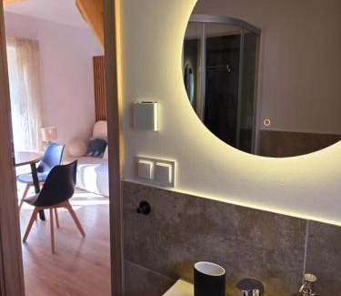 Uscie Gorlickie Resort | Chatka Niedźwiadka - domki w górach z widokiem na Beskid Niski Sauna, balia i kominek