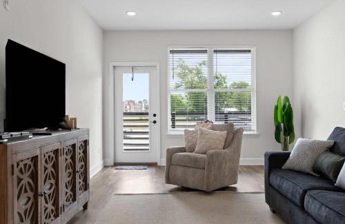 Chattanooga Apartment | Chattanooga Getaway-Sleek 2BR at the Poplin