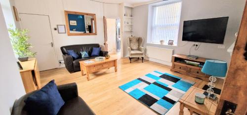 Manod House | Cheerful 2 bed home with mountain views