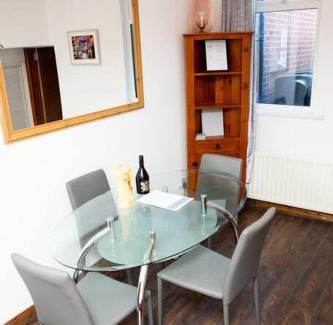 Queens Quarter House | Cheerful 2 bedroom house in the heart of Belfast