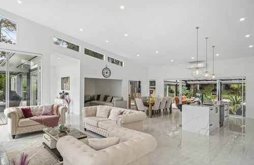 Drury House | Cheerful 2 Bedroom Lifestyle in Auckland