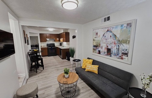 Atlantic Station Area House | Cheerful 2-Bedroom Midtown Home- Sleeps 7