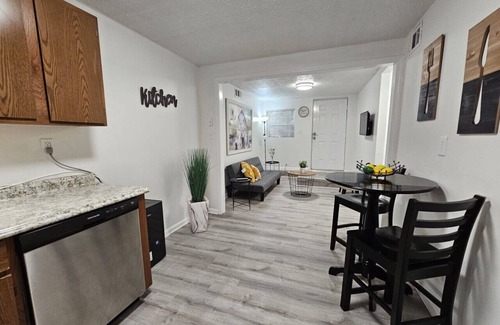 Atlantic Station Area House | Cheerful 2-Bedroom Midtown Home- Sleeps 7