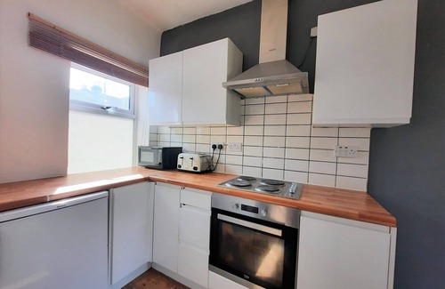 Colchester House | Cheerful 3-Bed House with Free Parking- Colchester
