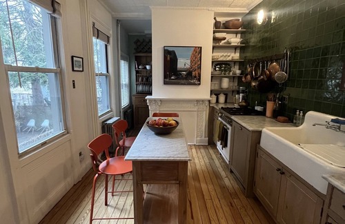 Greenpoint House | Cheerful 3- bedroom townhouse with private garden