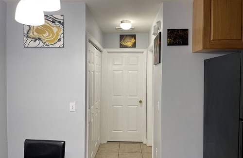 Tallahassee House | Cheerful 3-bedrooms with free WiFi & ESPN sleeps 6