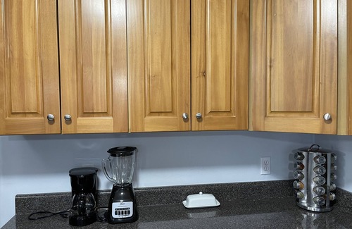 Tallahassee House | Cheerful 3-bedrooms with free WiFi & ESPN sleeps 6