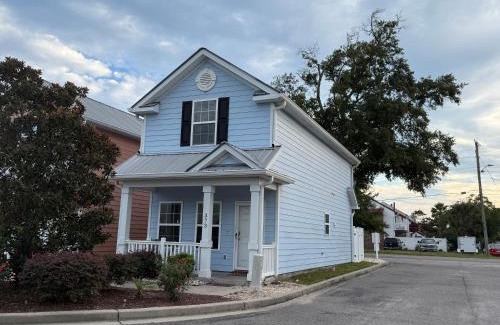 Myrtle Beach House | Cheerful 3-br cottage with pool, 2 blocks to beach, free parking