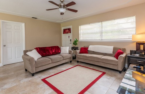 Azalea Park House | Cheerful 4-BDR Home Minutes From Universal Studios