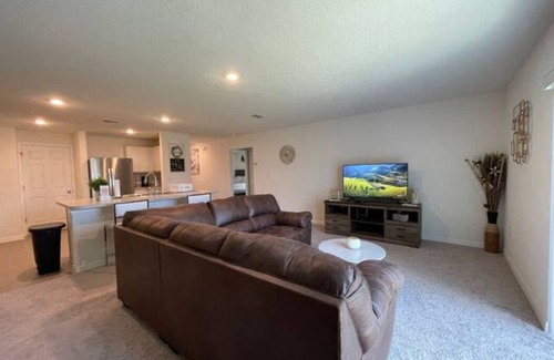 Haines City House | Cheerful 4 Bedrooms New Construction Home
