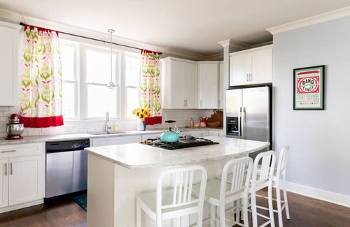 The Nations House | Cheerful 6 Beds, 3 Bedroom House w/Outdoor Space!