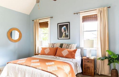 The Nations House | Cheerful 6 Beds 3 Bedroom House with Outdoor Space