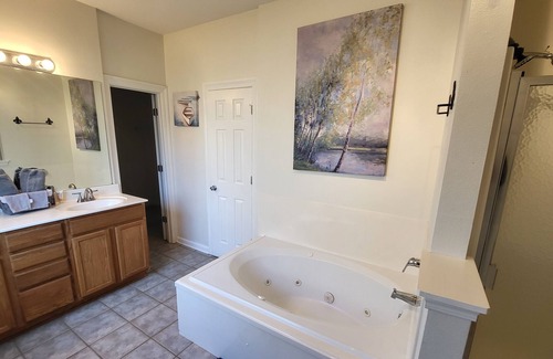 Sunshine House | Cheerful 6BR between LSU & NOLA