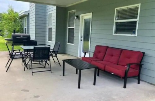 Sunshine House | Cheerful 6BR between LSU & NOLA
