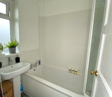 Belfast House | Cheerful and Cosy Double Room