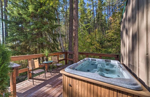 Whitefish House | Cheerful Cabin in the woods with lake views.