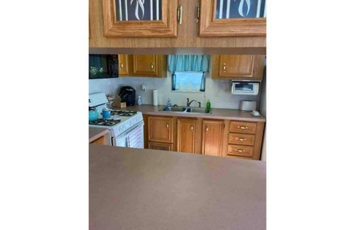 South Casco Cottage | Cheerful cottage with All inclusive family fun!