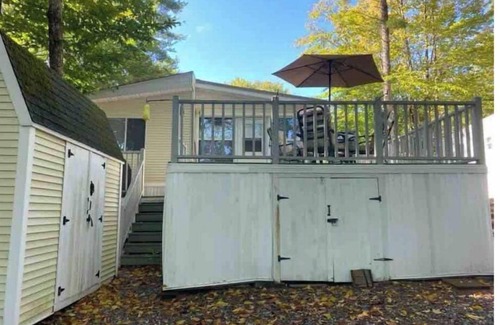 South Casco Cottage | Cheerful cottage with All inclusive family fun!