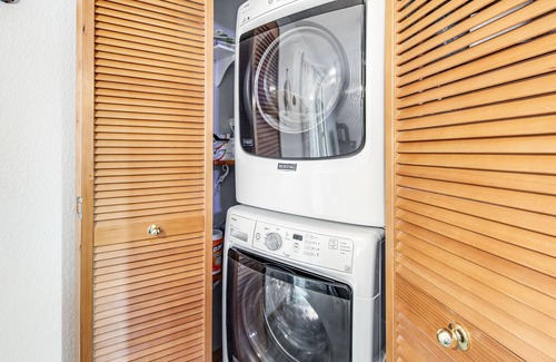 Burley House | Cheerful, Dog-Friendly Home with Shared Hot Tub and Pool, Full Kitchen, & Deck
