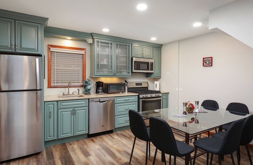 Belmar Cottage | Cheerful Home, 3B, 3B, 2 Blocks to the Ocean