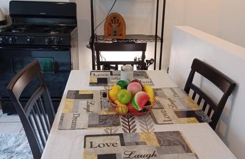 Queens Apartment | Cheerful one bedroom studio with free parking/wifi